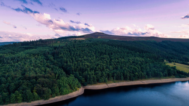 英国德比郡山顶地区国家公园的日出景观，使用mavic 2 pro无人机图片下载