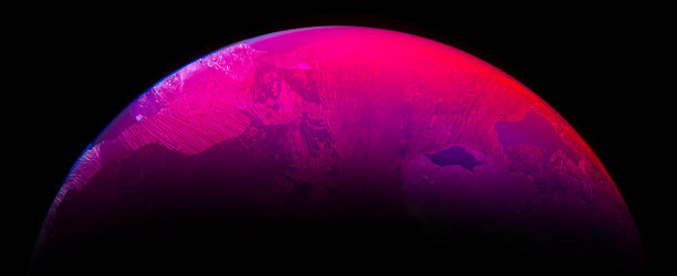 3d渲染抽象艺术的3d艺术与部分超现实的外星球体球行星地球与粗糙的石头结构内部与划痕损坏的表面在黑色背景上超级密集发光的热粉色颜色图片下载