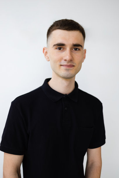 年轻英俊的男人图片下载