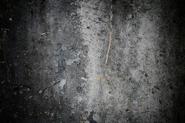 可怕的黑色墙壁背景，旧墙壁充满污渍和划痕。恐怖概念墙背景图片下载