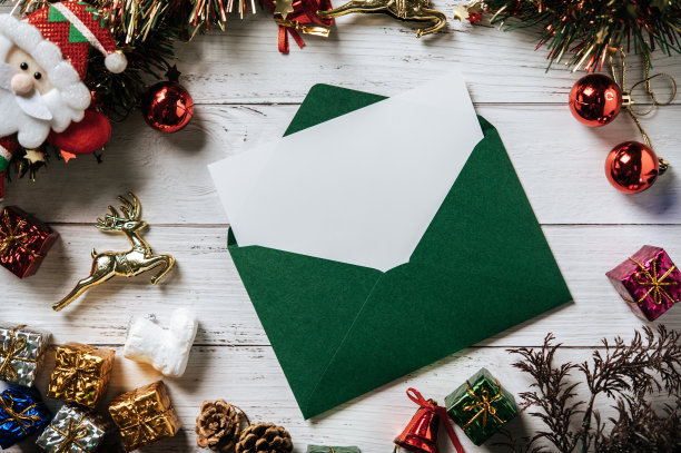 样板卡的邀请卡与礼品店的白色背景图片下载