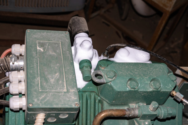 空调压缩机上的冰图片下载