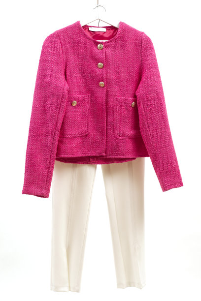 白色背景下的彩色衣服图片下载