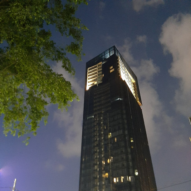 满月在苏迪曼套房公寓，Jl。Sudirman雅加达图片下载