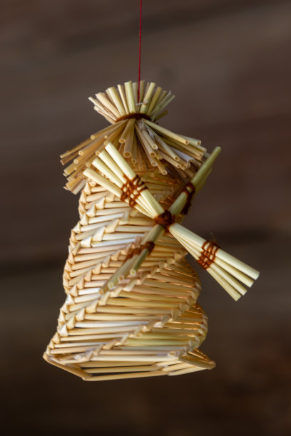 一个由稻草制成的玩具厂，手工制作的乌克兰传统产品图片下载