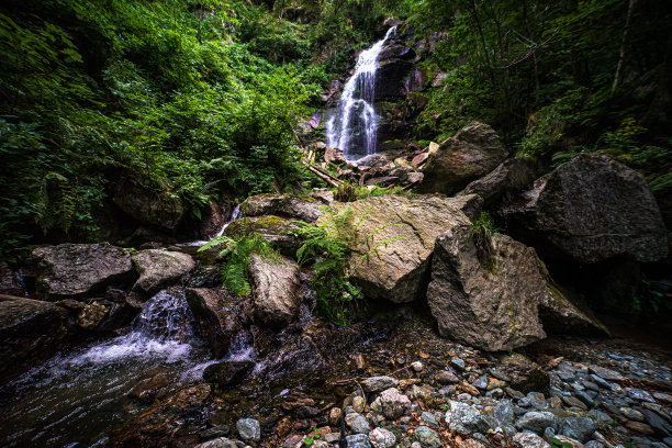 山林瀑布图片下载