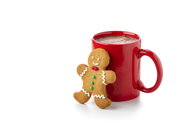 热巧克力马克杯，白色背景姜饼人饼干图片下载