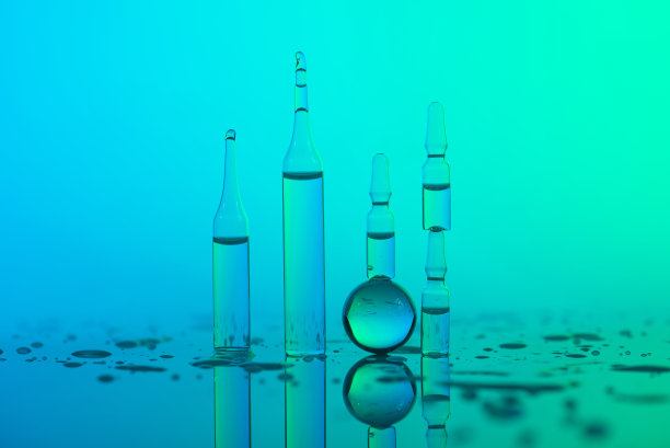 含血清或维生素的玻璃安瓿图片下载