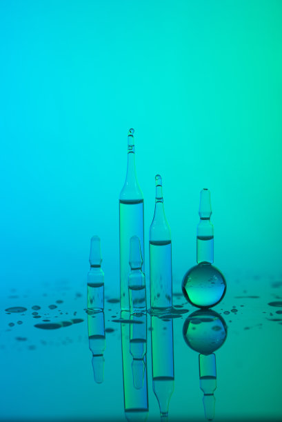 含血清或维生素的玻璃安瓿图片下载