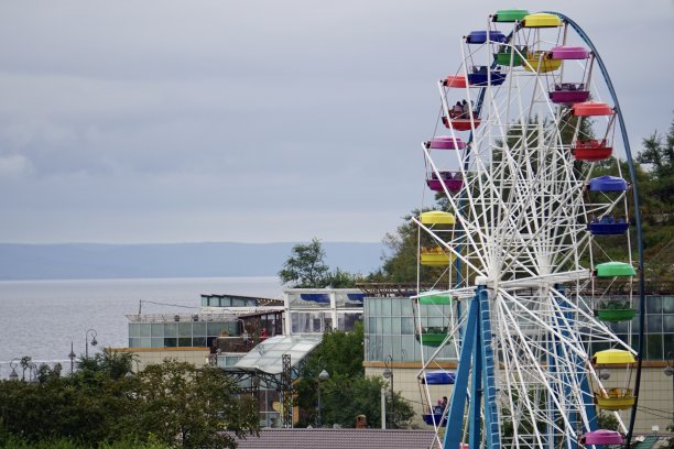 海参崴精选照片。俄罗斯远东城市符拉迪沃斯托克最美的照片。海的城市。海滨城市的海景-海参崴。图片下载