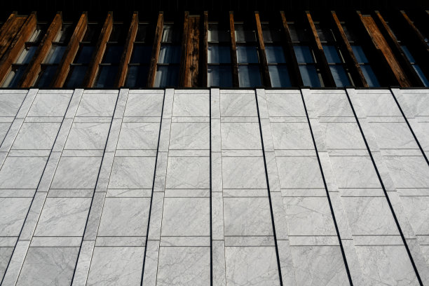 现代主义公共建筑外墙的建筑细节图片下载