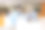 快乐成熟的商人和他年轻的助手在办公室工作。图片下载