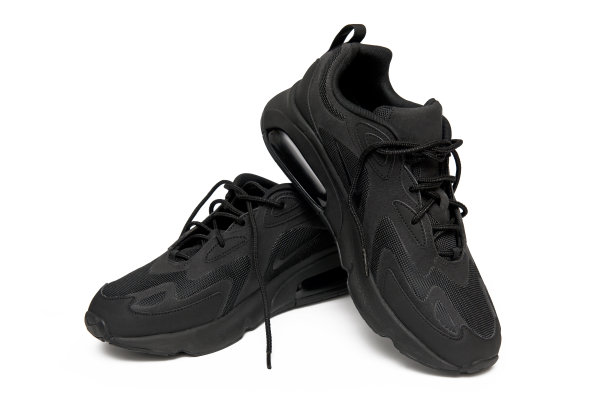 一双运动鞋孤立在白色背景图片下载