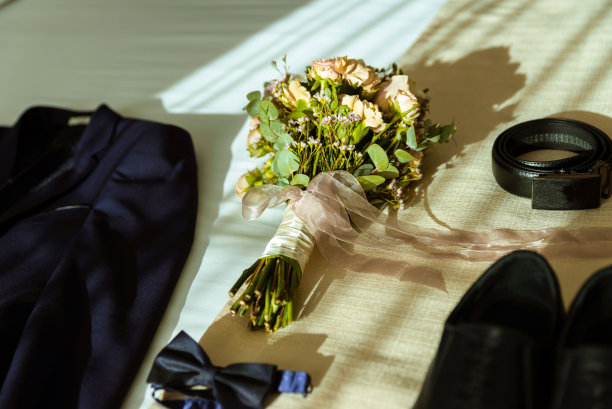 新郎的费用，外套和手表图片下载