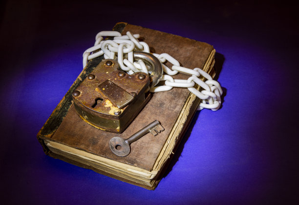 复古书与钥匙和挂锁概念的知识蓝色旗帜图片下载