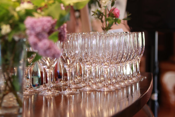 许多香槟杯图片下载