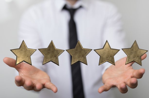 一个人的手上有5颗星的插图图片下载