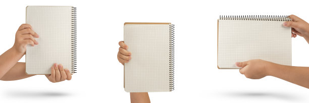 空笔记本在手。一只手拿着一个空白的记事本，上面有空白的拷贝空间，被隔离在白色的背景上。图片下载