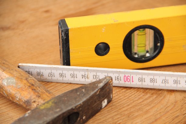 工作台上的工具图片下载