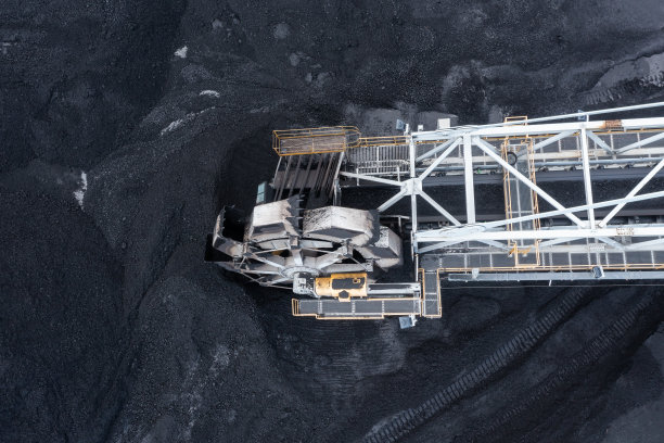 煤码头及在其中作业的工艺。图片下载