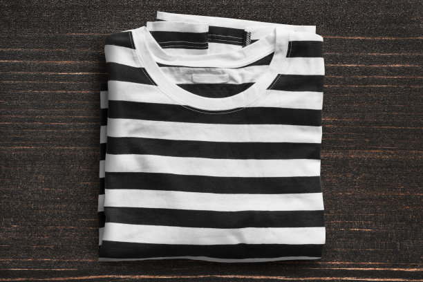 木制背景的运动衫图片下载