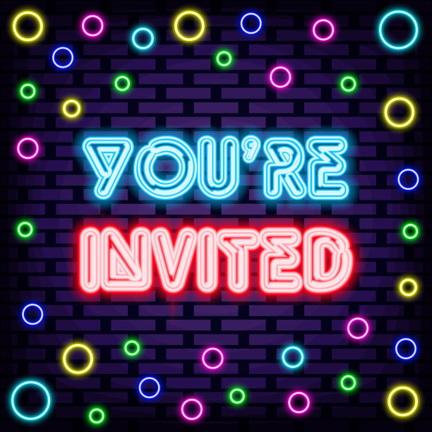 你被邀请了霓虹灯风格的徽章。明亮的招牌。宣布霓虹招牌。图片下载
