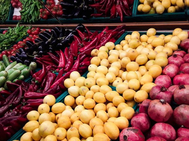 蔬菜水果店的蔬菜。图片下载