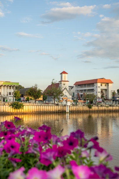 泰国清迈水上教堂图片下载