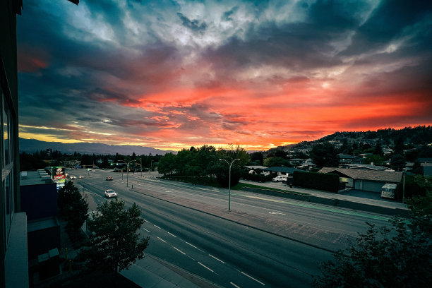 基洛纳的日落——万圣节图片下载