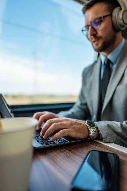 高铁旅行图片下载