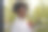 微笑的非裔美国妇女喝着咖啡图片下载