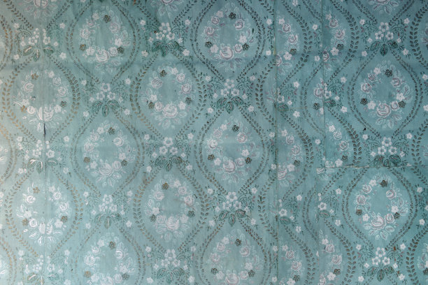 墙上的旧墙纸。旧墙纸的纹理或背景。图片下载