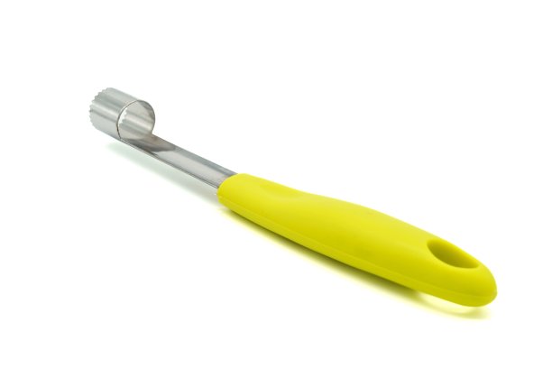 苹果去核器，从苹果上去核的装置。它也可以用于类似的水果，如梨或榅桲。孤立在白色背景中图片下载