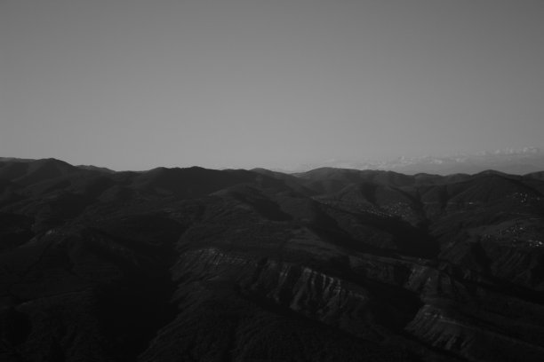 乌佐修道院的山景图片下载