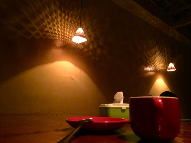 带灯的咖啡杯图片下载