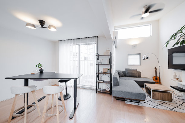 现代风格设计的客厅和餐厅图片下载