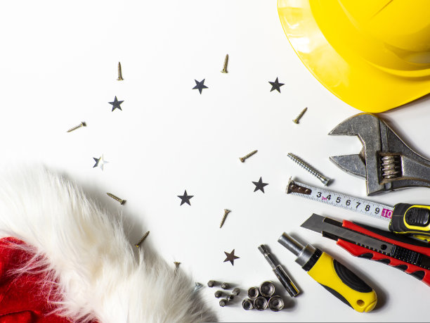 施工工具，白色背景的硬帽与复制空间图片下载