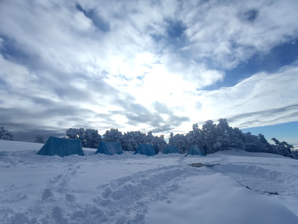 天空中的营地图片下载