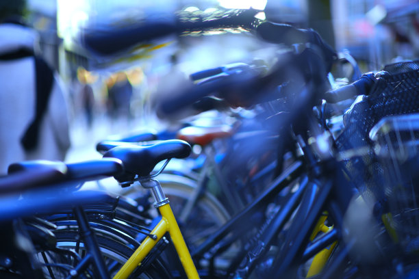 自行车在街上图片下载