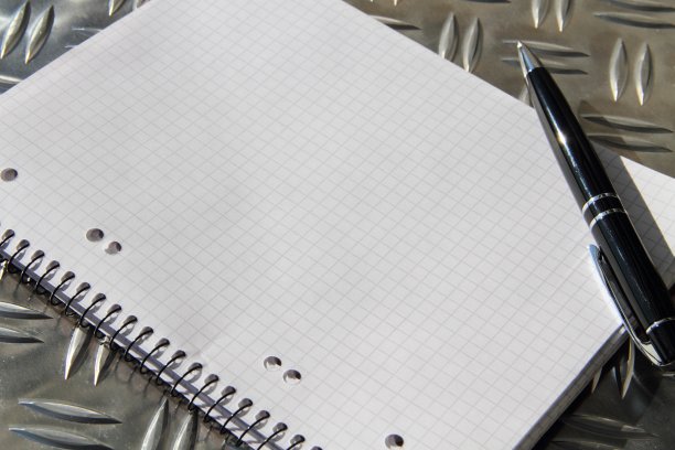 空的写字板上有笔图片下载