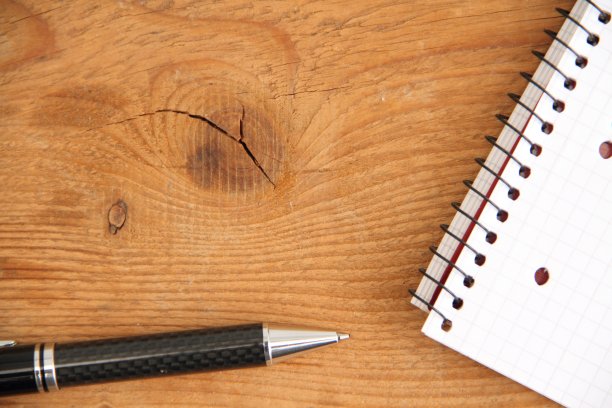 空的写字板上有笔图片下载