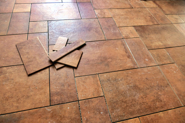 铺设地砖图片下载