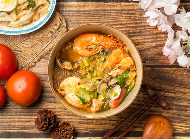 番茄大份香辣火锅面（中国美食）图片下载