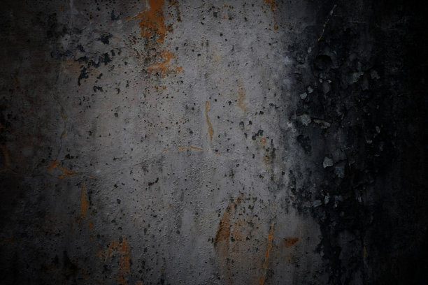 可怕的黑色墙壁背景，旧墙壁充满污渍和划痕。恐怖概念墙背景图片下载