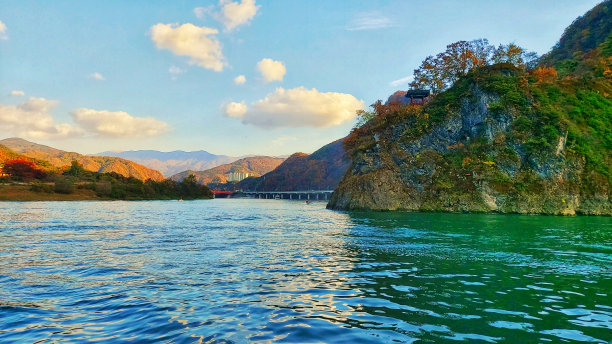 靠近塔汉河图片下载