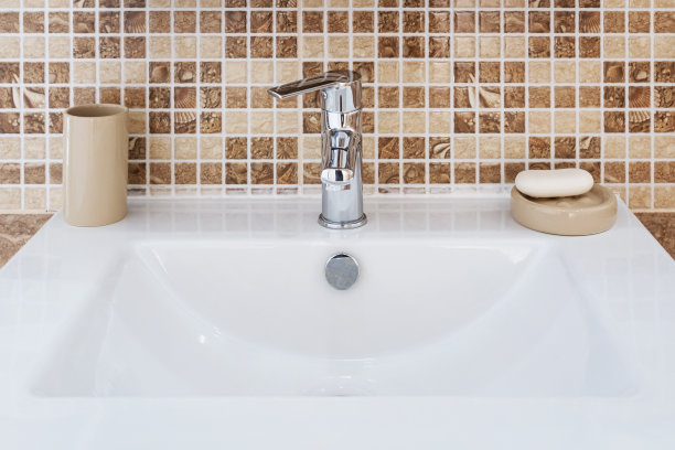 浴室里现代化的方形水槽图片下载