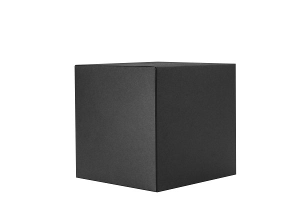 白色背景的纸板箱照片模型。图片下载