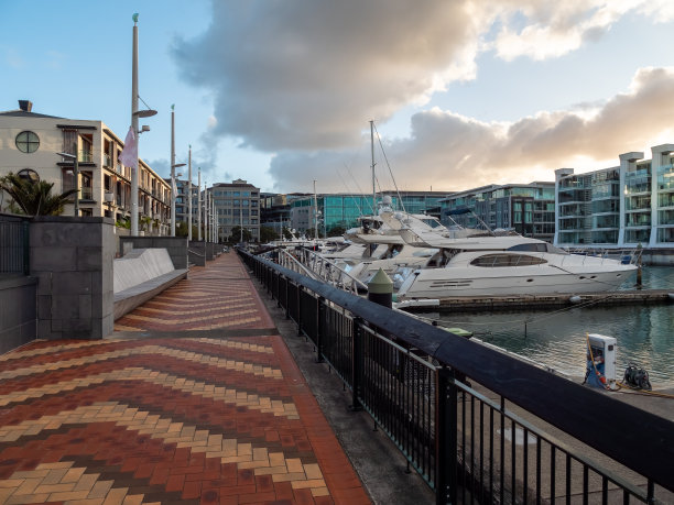 高架桥盆地码头在奥克兰中部，新西兰图片下载