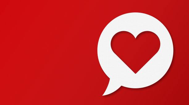 心形和语音气泡与复制空间的蓝色纸板背景图片下载