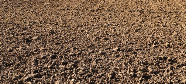 新犁过的田地图片下载